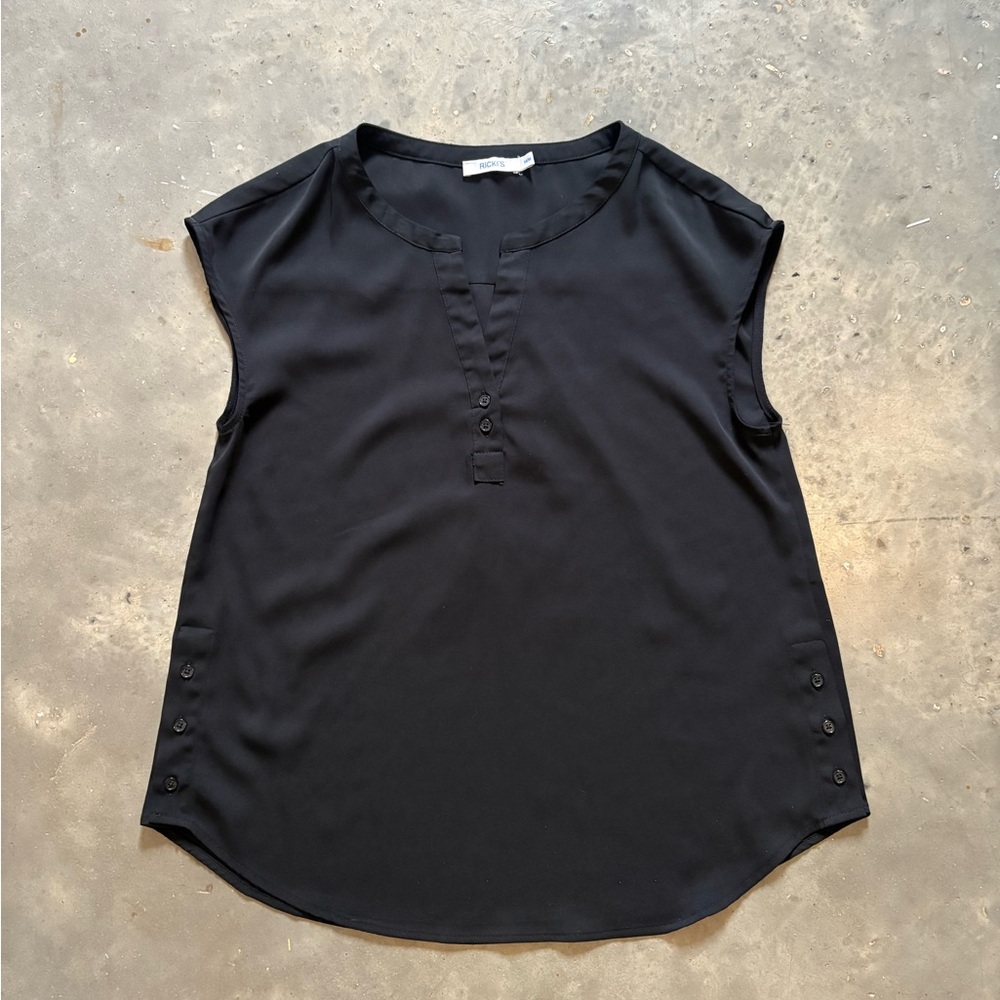 ❤️3/$15❤️Ricki's Sleeveless Black blouse
